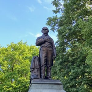 Great-Performances_Covid-Reflection_credit-Liz-Neumark_Statue